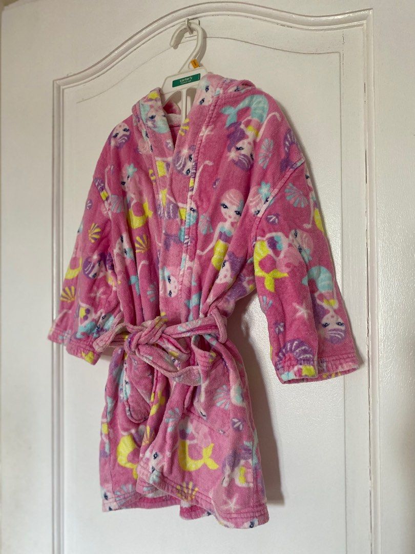 Girls Swim/ Bath Robe (Category: Babies & Kids Fashion) located in Paranaque City. Submitted by yard_army (Listing ID 1302237086, Image 2). Description: Imported🇺🇸 Good quality cotton towel Dries fast Mermaid design Slight fading on some areas No stain, no damage.