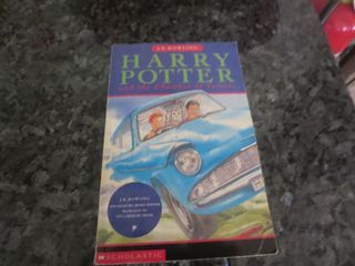 .HARRY POTTER & the CHAMBER OF SECRETS.- JK ROWLING 1st edition Canada Paperback.,Used Book VGC.