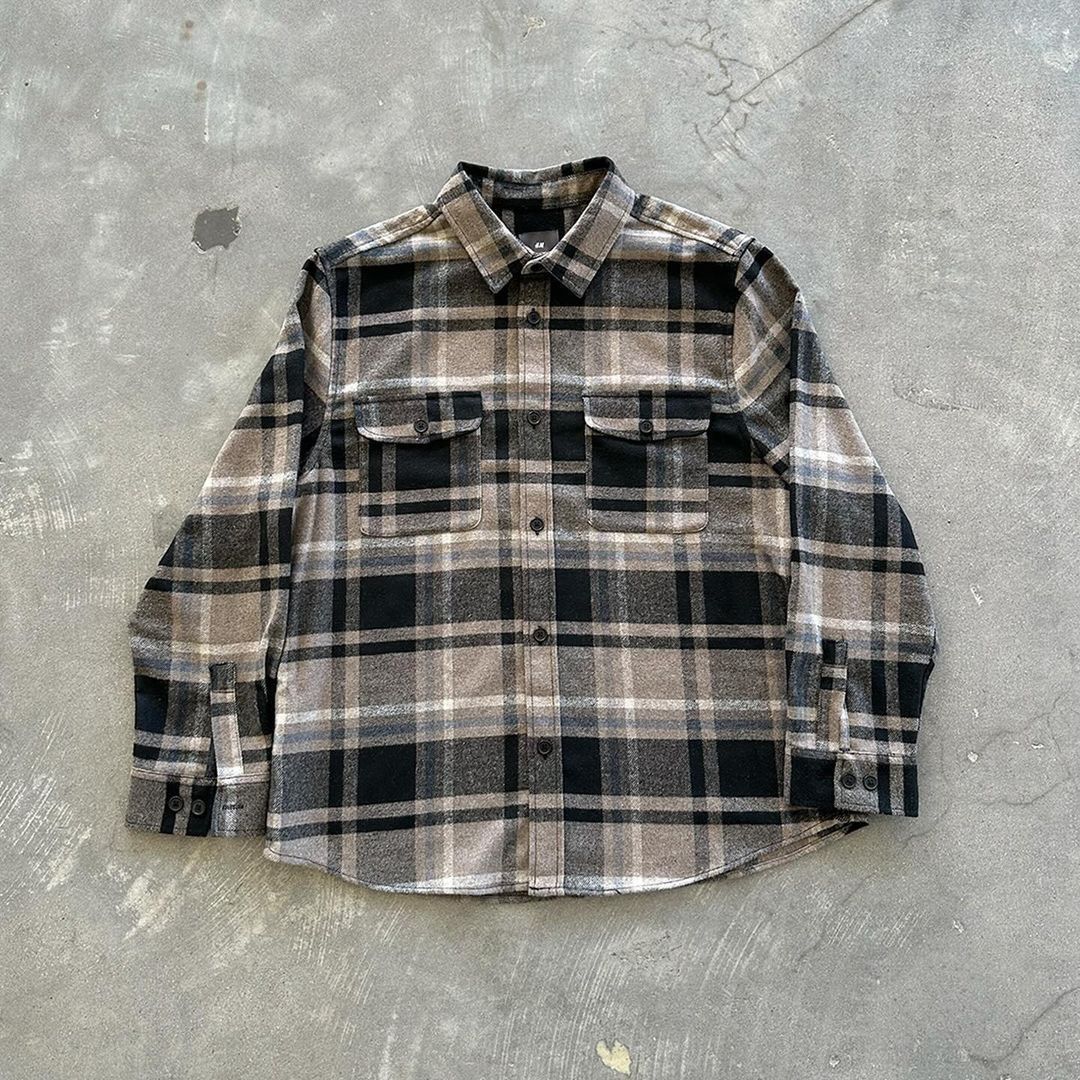 H&M Flannel (Category: Tshirts & Polo Shirts ) located in Makati City. Submitted by coldbrewpapi (Listing ID 1302230162, Image 1). Description: 1000 XL 28L x 23.5W.
