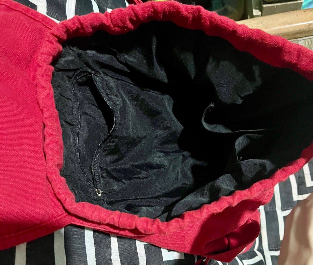 Hollister Back pack (Category: Backpacks) located in Makati City. Submitted by decluttering143 (Listing ID 1302336522, Image 3). Description: Red With 3 outside pockets.