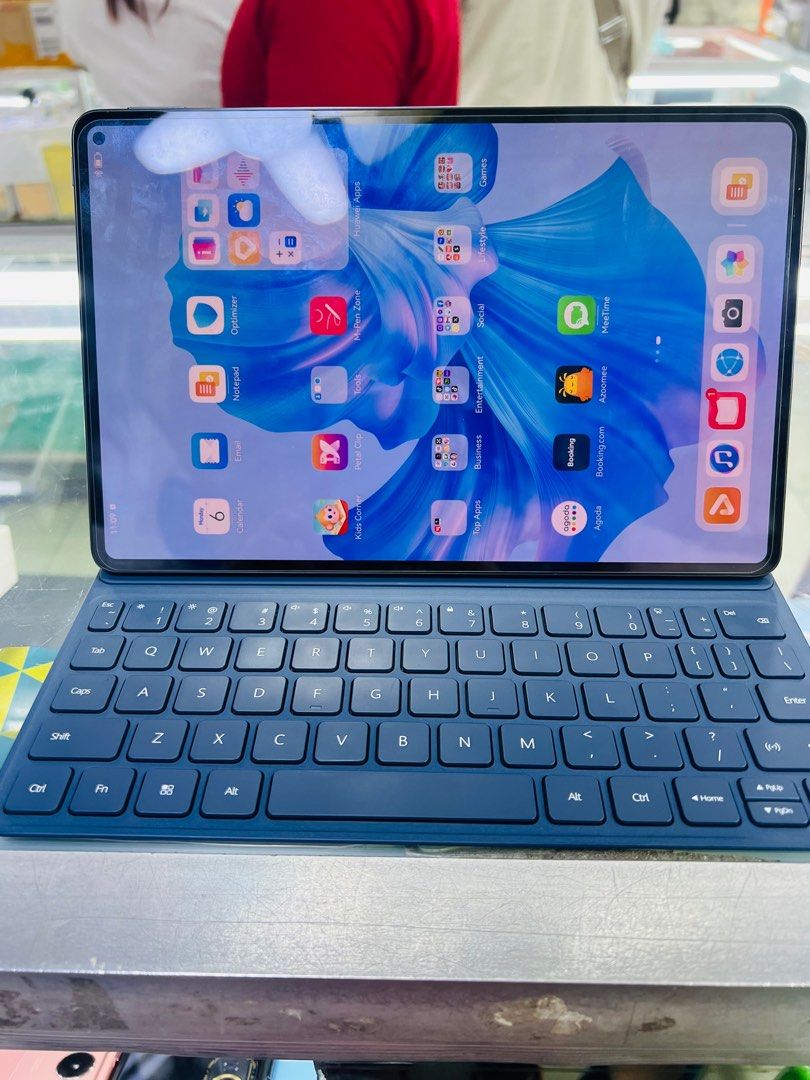Huawei Matepad Pro 10,9 256gb wifi complete (Category: Android) located in San Juan City. Submitted by javedsgadgetshop (Listing ID 1302218269, Image 1). Description: OPEN FOR INSTALLMENT VIA CREDIT CARD/GGIVES & SWAP/TRADE-IN! WE BUY AND SELL ( ANYKINDS OF UNIT BINIBILI PO NAMIN)! PTPA : Padelete po f bawal Read ❗️Onhand ‼️ Huawei Matepad Pro •256gb •NTC Variant •Good batt health •Wifi only •95% Smoothness •No hidden issue | No Repaired •100% Au