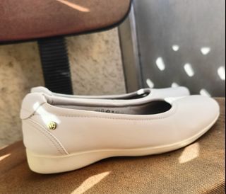 Hush Puppies white shoes