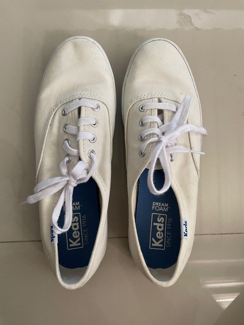 Keds Sneakers (900 for two pairs) (Category: Sneakers) located in Gapan. Submitted by anitsirc19 (Listing ID 1302218180, Image 3). Description: ❗️Original Keds ❗️Size: US 5 ❗️May Stains po yung kulay blue, twice lang nagamit ❗️Yung white medyo madumi lang, pero wlang stains RFS: Decluterring ❗️Please manage your expectation .