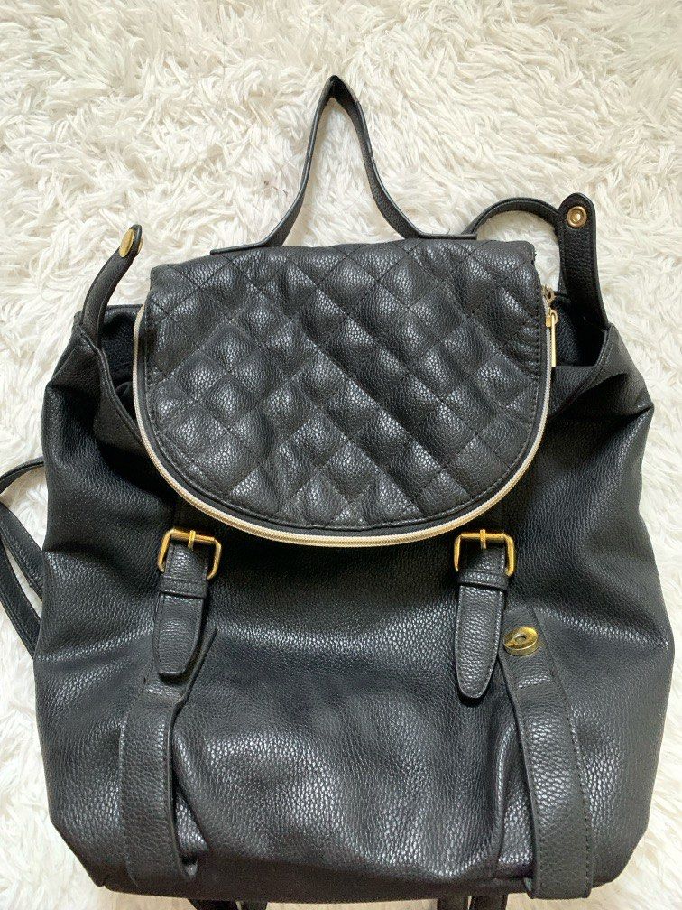Medium bagpack (Category: Backpacks) located in Kuala Lumpur. Submitted by _ririana (Listing ID 1302222307, Image 1). Description: .