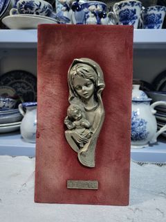 Mother and Child Italy metal   Sculpture on velvet Plaque