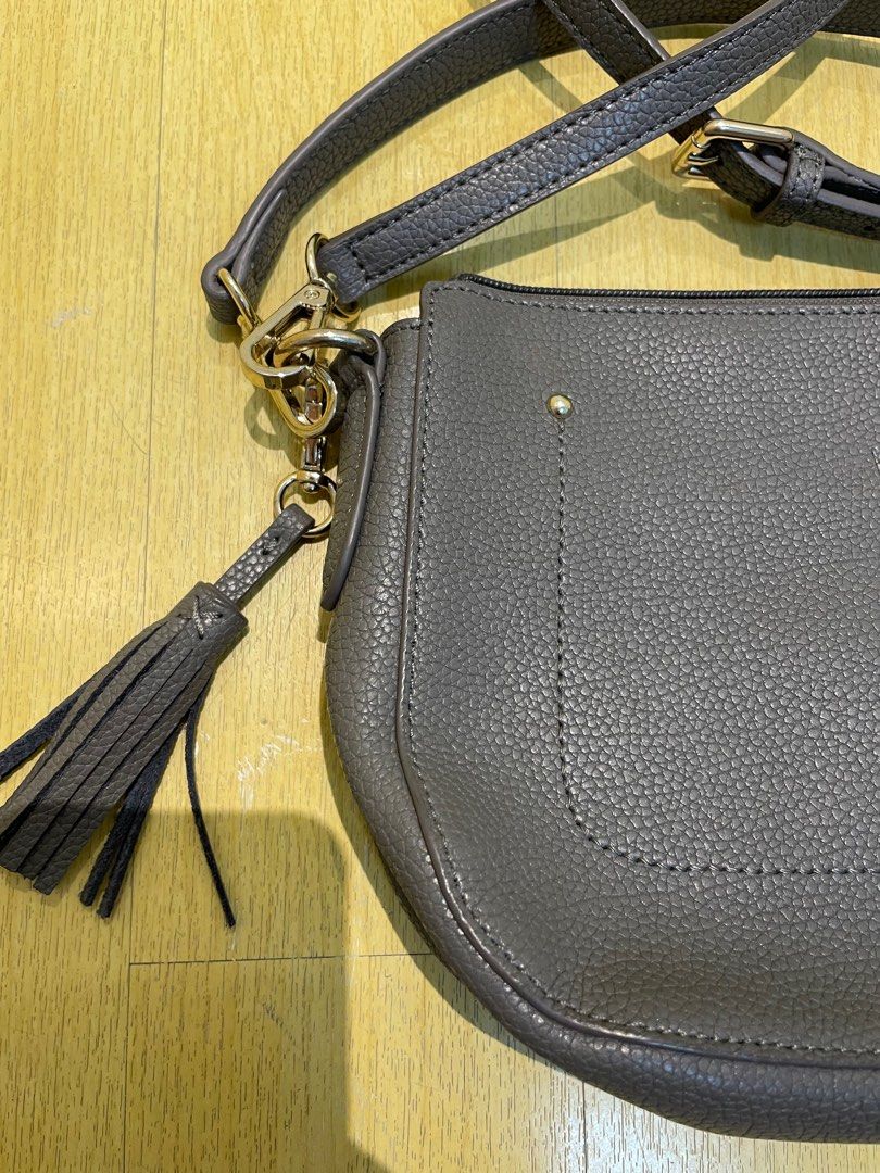 Nicole Miller 2-way Bag (Category: Cross-body Bags) located in Quezon City. Submitted by mariadp9 (Listing ID 1302282560, Image 3). Description: Preloved 2-way bag Leather Material It can be used as shoulder bag and a sling bag, Sling strap is adjustable Comes with 2 straps which are detachable Tassel also detachable Gray in color 1 zipper back pocket 2 open inner pockets and 1 zipper pocket Normal signs of use on the hardwares no major damage Le