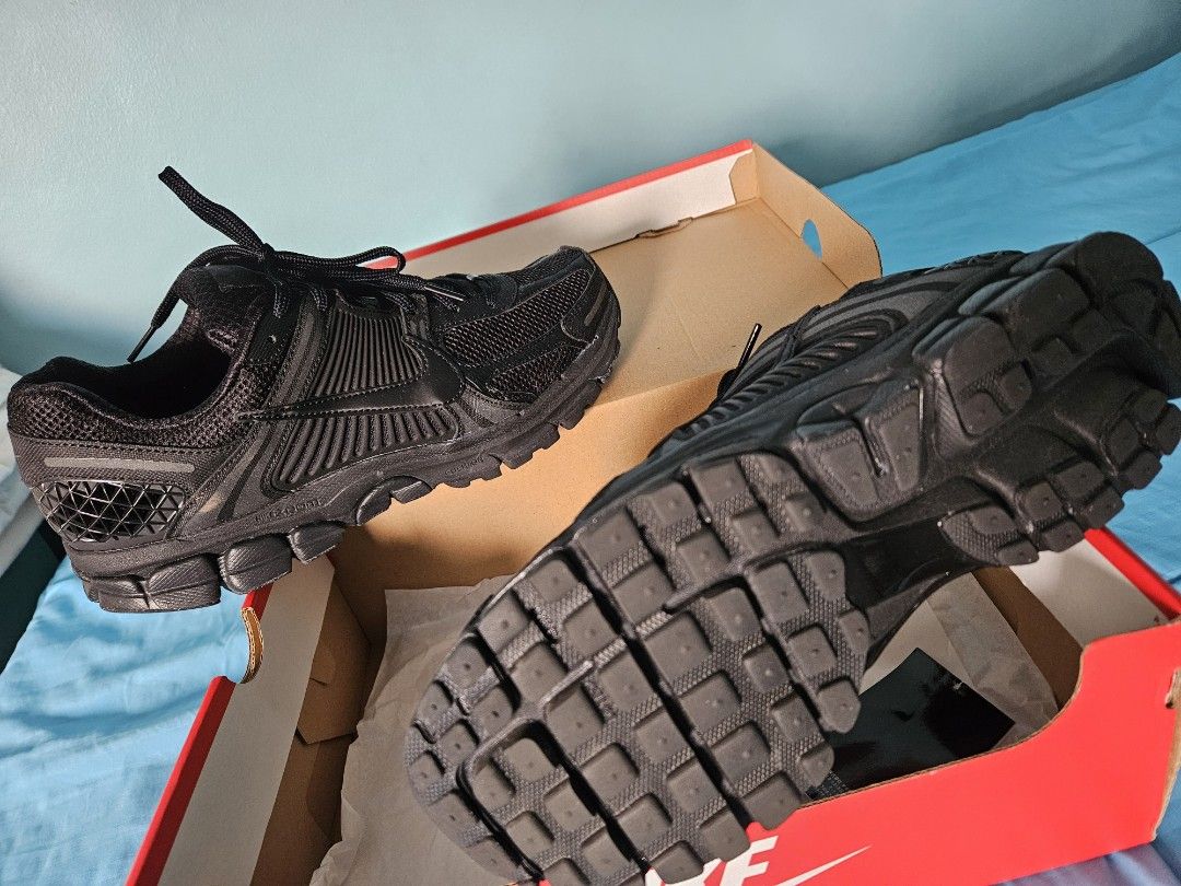 SOLD - Nike Vomero 5 All Black (Category: Sneakers) located in San Juan City. Submitted by cerga (Listing ID 1302250411, Image 3). Description: Nike Vomero 5 All Black, size 10.5 US purchased in Japan May 2024. RFS- wrong color.