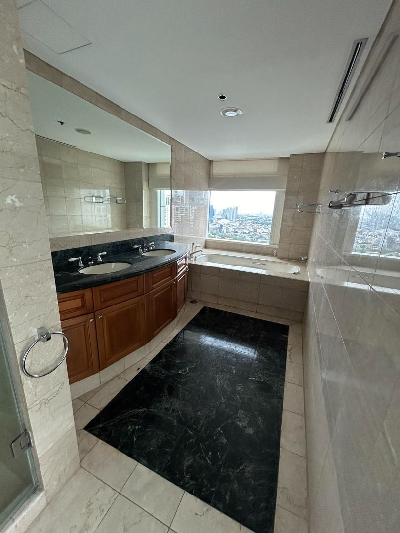 ONE ROXAS TRIANGLE ORT three bedroom 3BR for lease bel air, Property ...