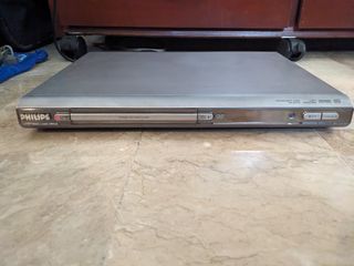 Philips DVD player with remote and AV cable (working)
