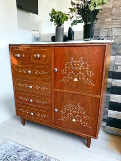 Q1. SOLID NARRA CHEST OF DRAWERS WITH BONE INLAY