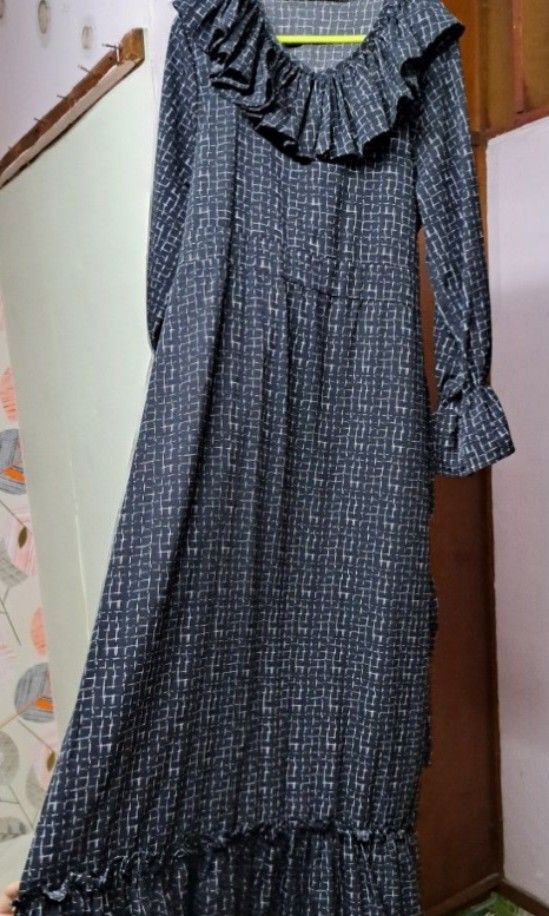 Retro theme dress on rent top