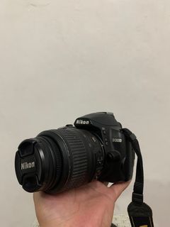[Rush sale] Nikon D3000 with 18-55mm kit | Vignette Only