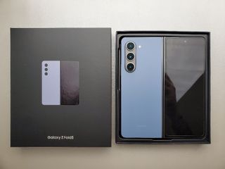 Samsung Galaxy Z Fold 5 12/512 Special Edition Blue with Black Frame Complete with Box Openline