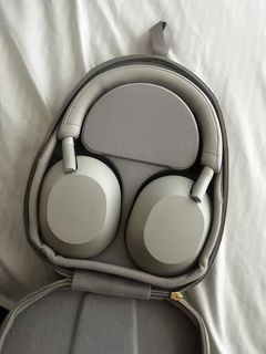 Sony WH-1000XM5 (Silver) - Negotiable for sure buyers