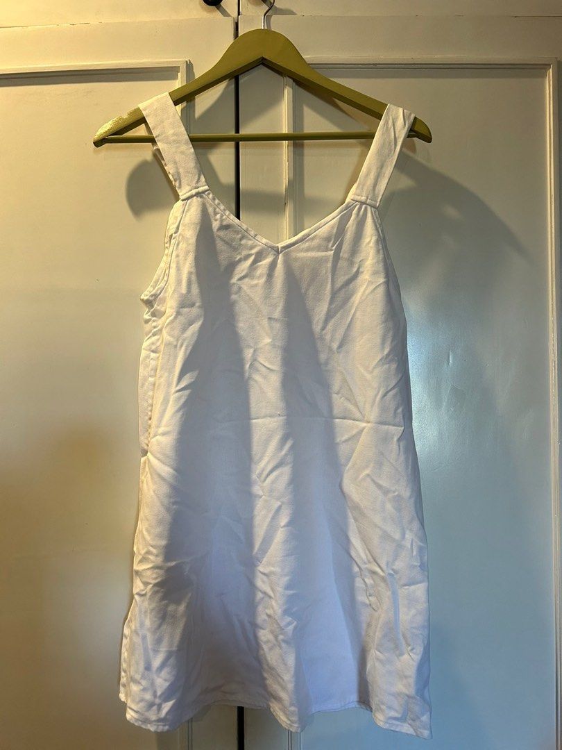 Topstop White Linen Knot Dress (Category: Dresses) located in Quezon City. Submitted by gsassy (Listing ID 1302332617, Image 3). Description: Size S-M.