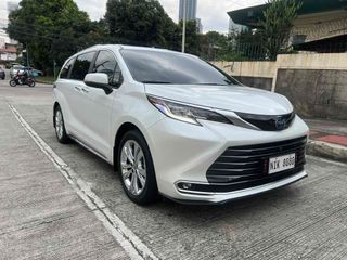 Toyota Sienna Limited Hybrid  Auto