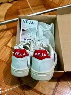 VEJA V-10 Leather Sneaker