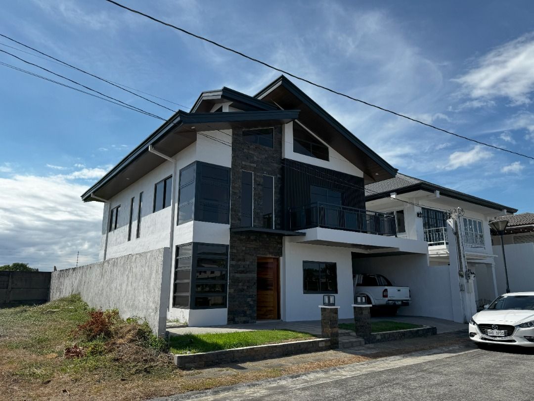 Verdana Homes Mamplasan (Category: House & Lot) located in Manila. Submitted by jay.morales (Listing ID 1302342113, Image 1). Description: VERDANA HOMES MAMPLASAN HOUSE AND LOT FOR SALE ✔️Newly Renovated 200sqm lot, 190sqm Floor Area ✔️Master Suite + 3 bedrooms (1st Room is in the 1st floor, good for elderly, with shower & cr) ✔️3 Toilet and Baths + Powder Room ✔️Main Living Room and Dining Area with fitted Kitchen and breakfast bar ✔️ Additional
