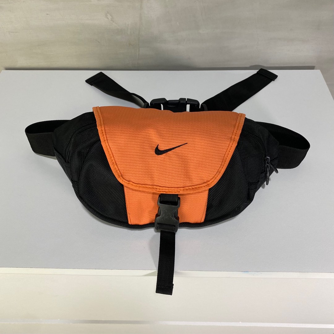 Vintage Nike fanny pack crossbody bag Men s Fashion Bags Belt bags Clutches and Pouches on Carousell