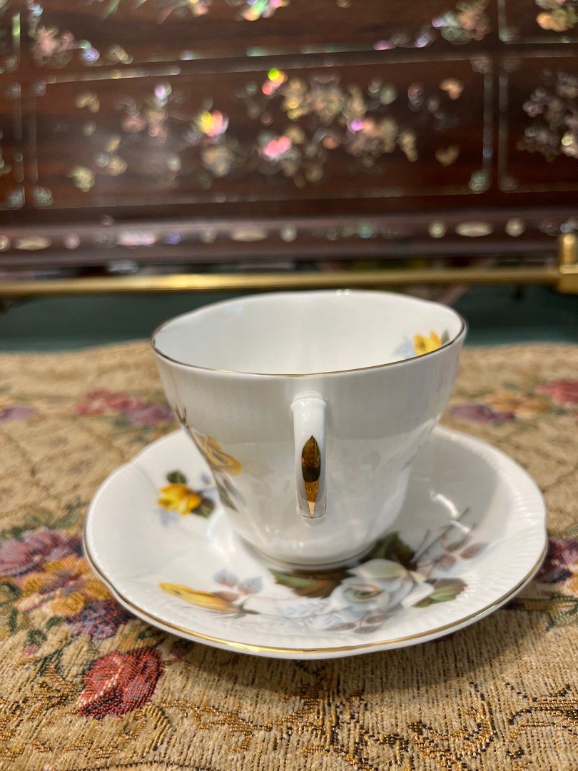 Vintage Royal Albert England Bone China Whites Yellow Rose decoration Tea Cup Saucer