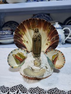 Vintage souvenir shell Display  with image   brass of Saint Therese of  the Child Jesus