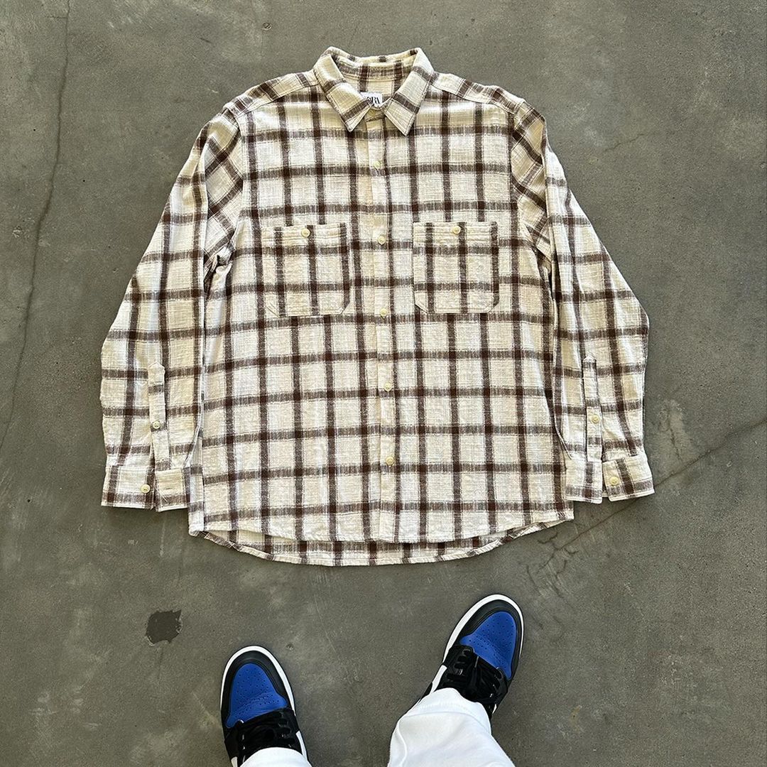 Zara Flannel (Category: Coats, Jackets and Outerwear) located in Makati City. Submitted by coldbrewpapi (Listing ID 1302229741, Image 2). Description: 1500 XL 29L x 23.5W.