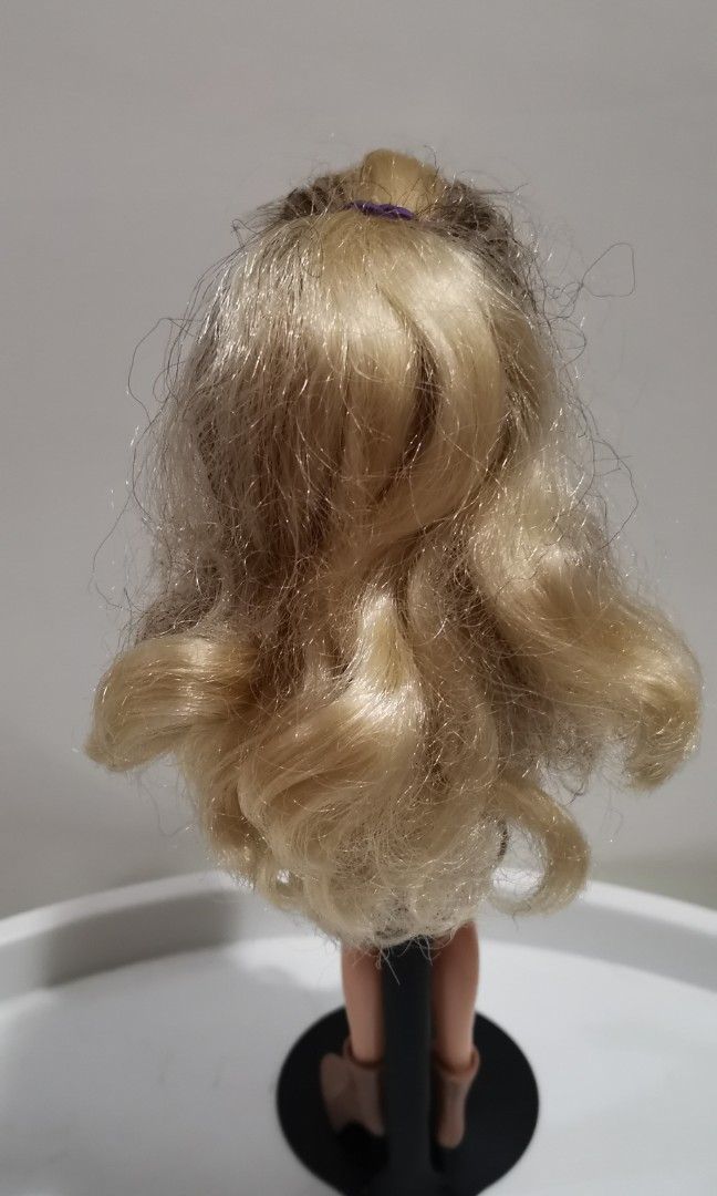 Bratz MGA 2001 Jade doll (Category: Kids Toys) located in Quezon City. Submitted by elliedeclutter (Listing ID 1302504828, Image 3). Description: Sorry po mali yong 3rd picture Nalito lang po 😊 Needs hairspa.Message me for any questions..