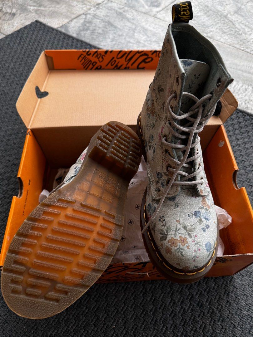 Dr. Martens 1640 W Blued Cracklin Boot