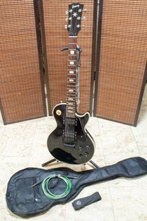 ELECTRIC GUITAR WITH AMPLIFIER