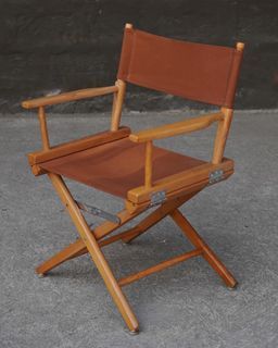 Folding directors chairs in brown canvas
