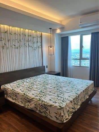FOR SALE/THE GROVE (Category: Apartments & Condos) located in Makati City. Submitted by miminej (Listing ID 1302396580, Image 3). Description: FOR SALE 3br converted to 2br furnished interior spacious living area 123sqm floor area 12sqm deck 2 bathroom 1 maidsroom 2 parking nice view / morning sun rush price 32M pm for more inquiries.
