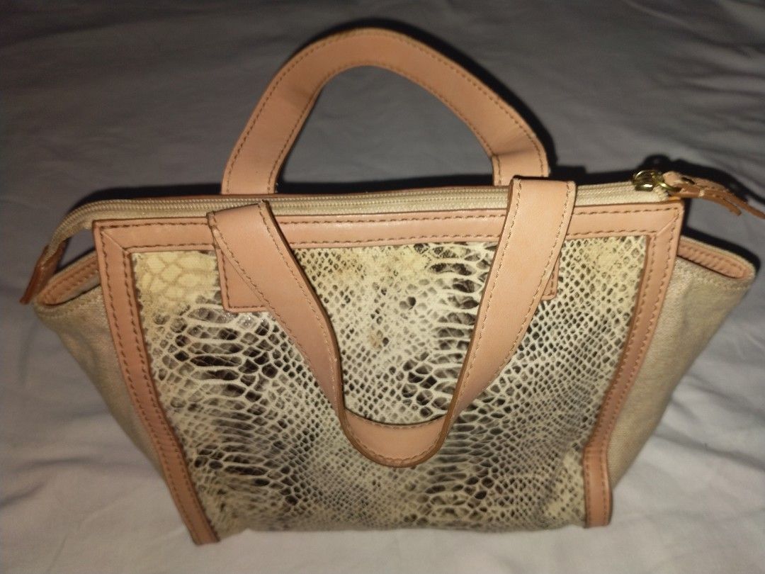 Fossil snakeskin tan purse Women s Fashion Bags Wallets Purses Pouches on Carousell