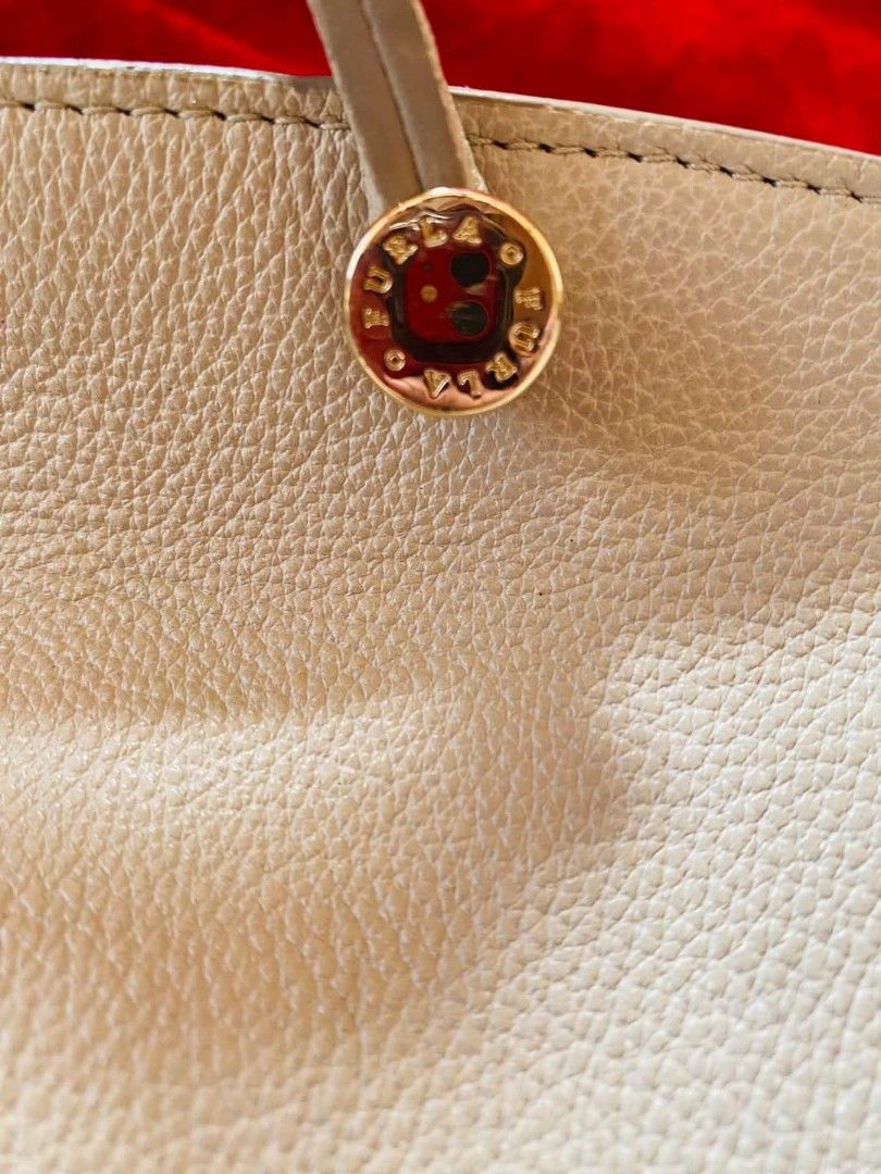 Furla Bag (Category: Luxury Bags & Wallets) located in Caloocan City. Submitted by theaffordablebags1228 (Listing ID 1302388360, Image 3). Description: preloved authentic with sling.