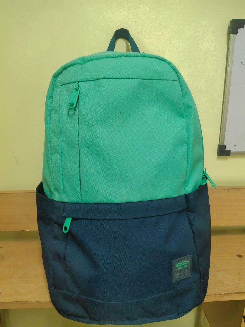 Hawk Backpack Bag Original - School backpack (Category: Backpacks) located in Muntinlupa City. Submitted by muntingthrift.ph (Listing ID 1302437289, Image 1). Description: RFS: Too big for me Barely used, good as new! Original, bought at SM Department store, great quality. Can fit big laptops, books, etc. 1 big, main compartment 2 front compartment 2 side pockets 1 secure back compartment.