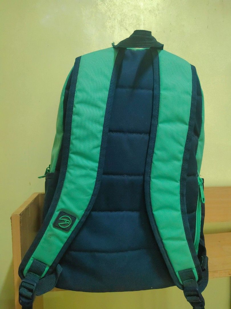 Hawk Backpack Bag Original - School backpack (Category: Backpacks) located in Muntinlupa City. Submitted by muntingthrift.ph (Listing ID 1302437289, Image 3). Description: RFS: Too big for me Barely used, good as new! Original, bought at SM Department store, great quality. Can fit big laptops, books, etc. 1 big, main compartment 2 front compartment 2 side pockets 1 secure back compartment.