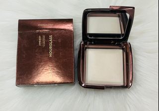HOURGLASS ETHEREAL LIGHT AMBIENT LIGHTENING POWDER