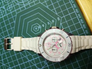 (Category: ) located in . Submitted by 2ndthrifterbundle (Listing ID 1302438568, Image 1). Description: .