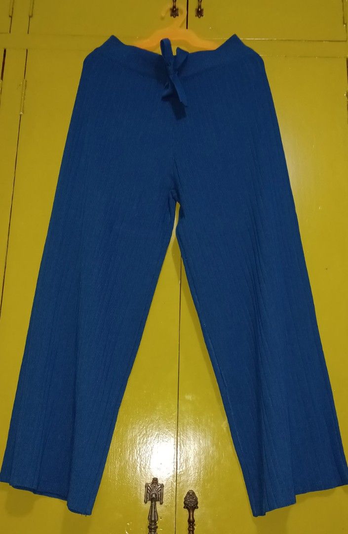 Knitted Coordinates (Category: Sets or Coordinates) located in Manila. Submitted by onlineshopbyyou (Listing ID 1302545402, Image 2). Description: very good condition decluttering change of style fits small to medium.