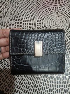 Liz Claiborne Faux Leather   wallet