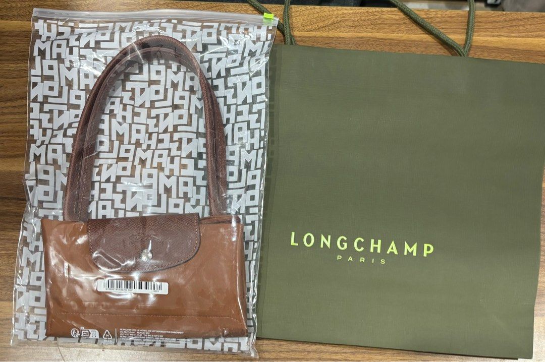 Longchamp medium bag long handle (Category: Luxury Bags & Wallets) located in Quezon City. Submitted by pamelajoyc07797 (Listing ID 1302519333, Image 2). Description: Brand new original with receipt and paperbag Bought in U.K. All pasabuys, this is extra. Medium long handle Khaki Navy blue Cognac Backpack Black LBC , J&T.