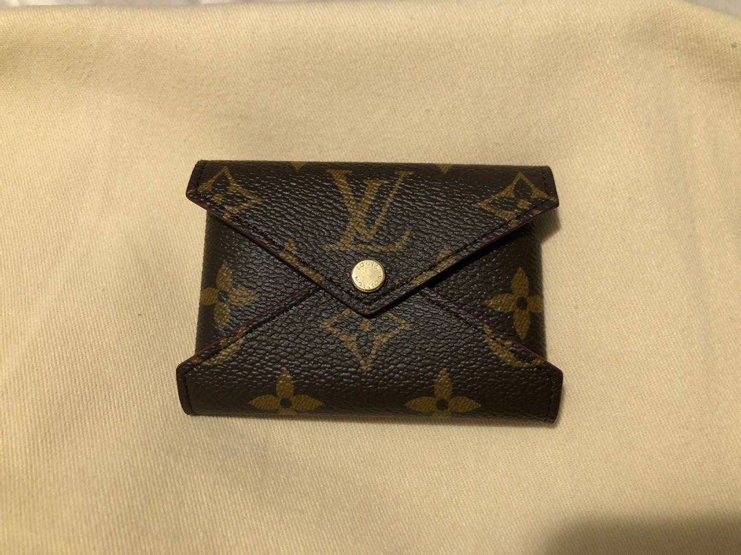 Louis Vuitton Kirigami Small (Category: Luxury Bags & Wallets) located in Caloocan City. Submitted by kris_16171 (Listing ID 1302545294, Image 1). Description: Selling only the smallest size of the Kirigami Size: 10 x 7 cm Never used Purchased in Louis Vuitton Australia Made in France The Kirigami originally comes in a set of 3 (large, medium, small) so the dust bag and box that this comes with is huge. I can include a small box and dust bag from