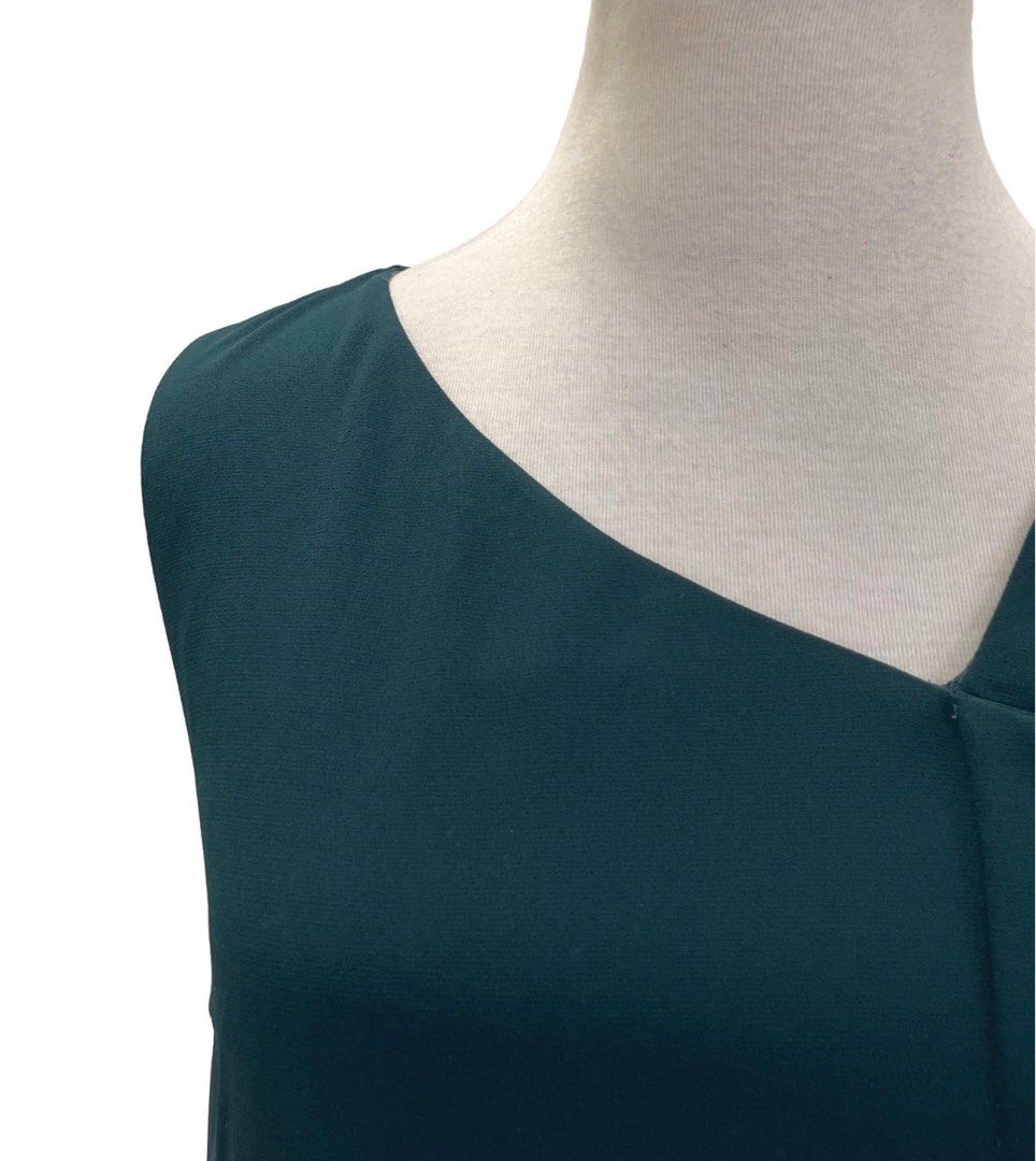 Love Bonito Dress (Category: Dresses) located in Pasig City. Submitted by misisfinds (Listing ID 1299766606, Image 2). Description: Ni mine ko lang sa IG tapos di pala kasya sakin. 🤣 Like new Dress Length (Shoulder to Hem) - 34.5 inches Waist (Laid flat) - 18 inches can fit from 26 up to 35 inches waistline.