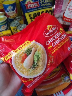 Lucky Me! Instant Noodles Chicken na Chicken Multipack (55G x 6s)