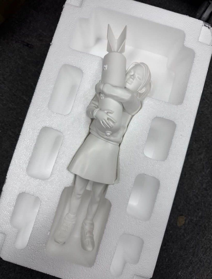 MEDICOM TOY - BOMB HUGGER（RED BOMB Ver.）メディコムトイ バンクシー BOMB HUGGER (RED BOMB Ver.)｜MEDICOM TOY - Web Magazine