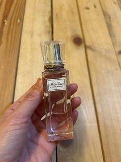 Miss Dior Roller Pearl Travel fragrance