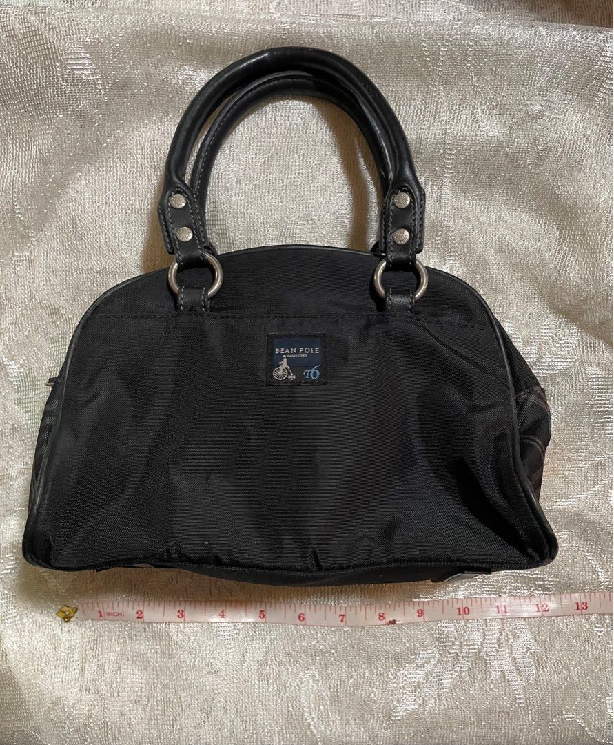 Nylon Bean Pole Kili Bag (Category: Shoulder Bags) located in San Pedro. Submitted by pluslass (Listing ID 1302445693, Image 1). Description: Small Bean Pole Kili bag in good condition. Few signs of usage. Black in color..