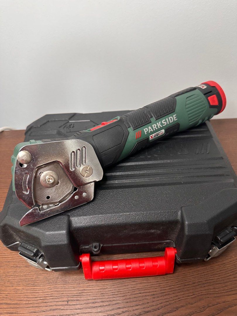 PARKSIDE 12V CORDLESS UNIVERSAL SHEAR WITH BATTERY CHARGER Brand Parkside