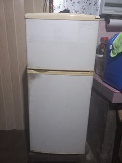 Sanyo SR - YM110 Refrigerator (4 cuft.)