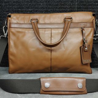 TUMI Easton Slim Top Zip Brief Briefcase Leather Brown

Legit
With Color issue at the back only (Please see actual and detailed pictures)