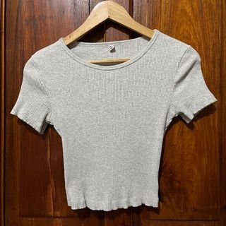 Uniqlo Ribbed Cropped Short Sleeve T-Shirt